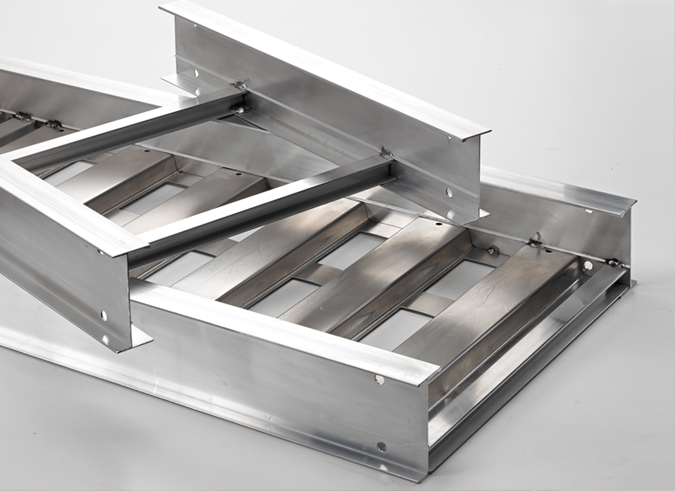 نقوم بتصنيع حوامل الكابلات cable tray & ladder tray من الصاج المجلفن علي البارد وعلي الساخن